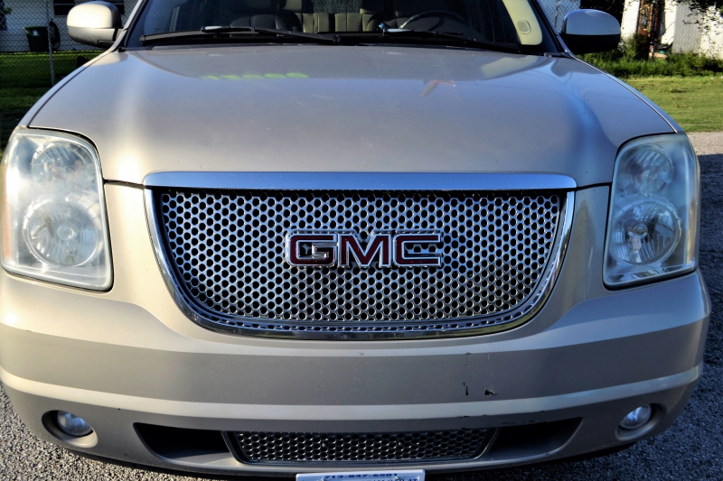 moto-BEUIL-min_gmc-yukon-truck-grill-2828425